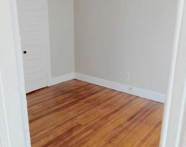 121 Lounsbury Street - Photo Thumbnail 2