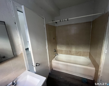 252 Sisson Avenue - Photo Thumbnail 3