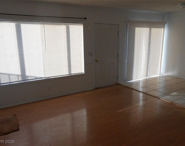 6671 Bubbling Brook Drive - Photo Thumbnail 5