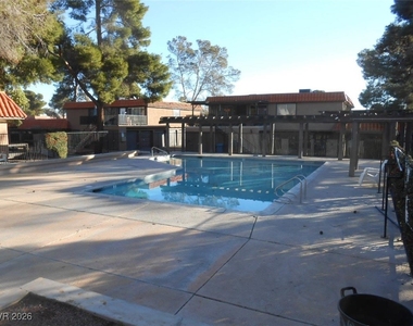 6671 Bubbling Brook Drive - Photo Thumbnail 23