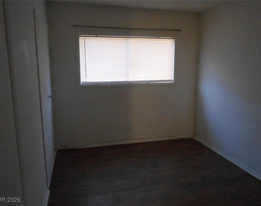 6671 Bubbling Brook Drive - Photo Thumbnail 12