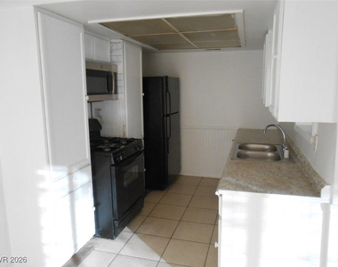 6671 Bubbling Brook Drive - Photo Thumbnail 17