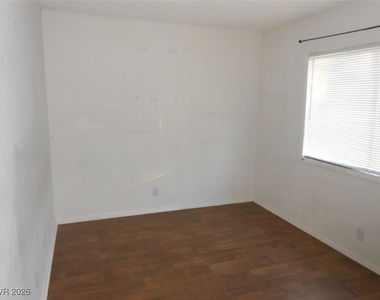 6671 Bubbling Brook Drive - Photo Thumbnail 10