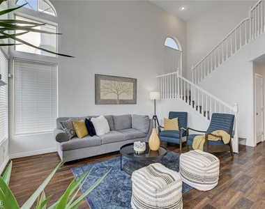 8208 Ogee Drive - Photo Thumbnail 4