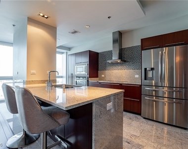 4471 Dean Martin Drive - Photo Thumbnail 2