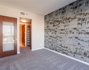 4471 Dean Martin Drive - Photo Thumbnail 14