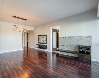 4471 Dean Martin Drive - Photo Thumbnail 6