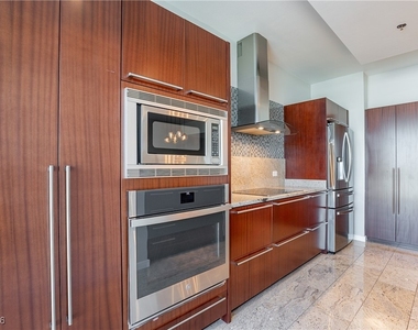 4471 Dean Martin Drive - Photo Thumbnail 10