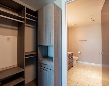 4471 Dean Martin Drive - Photo Thumbnail 17