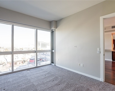 4471 Dean Martin Drive - Photo Thumbnail 16