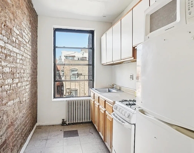 323A East 89th Street - Photo Thumbnail 1