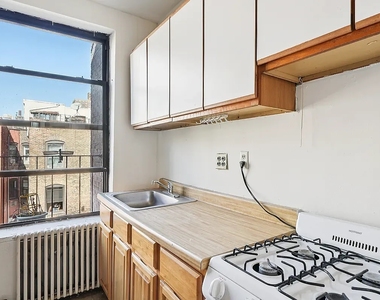 323A East 89th Street - Photo Thumbnail 2