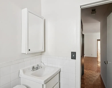 323A East 89th Street - Photo Thumbnail 6