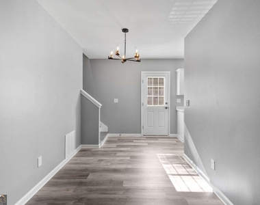 501 Pine Park Street - Photo Thumbnail 5