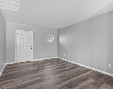 501 Pine Park Street - Photo Thumbnail 3