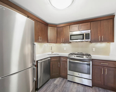 354 East 91st Street - Photo Thumbnail 3