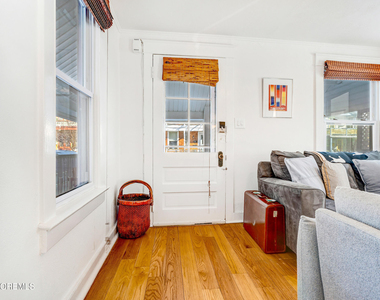 100 Mount Tabor Way - Photo Thumbnail 4
