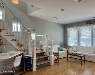 119 Randall Avenue - Photo Thumbnail 3