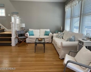 119 Randall Avenue - Photo Thumbnail 5