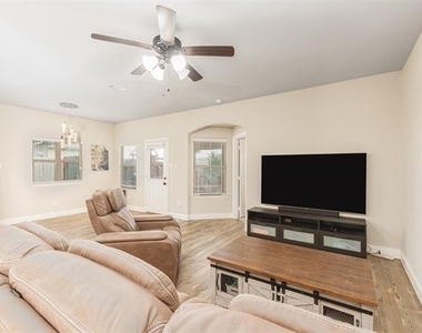 627 Redwood Drive - Photo Thumbnail 13