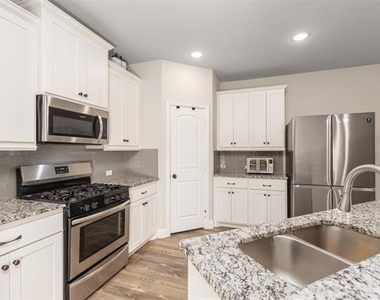 627 Redwood Drive - Photo Thumbnail 12