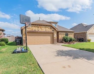 627 Redwood Drive - Photo Thumbnail 1