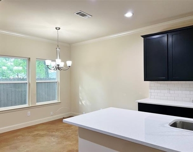 1312 W Jefferson Street - Photo Thumbnail 4