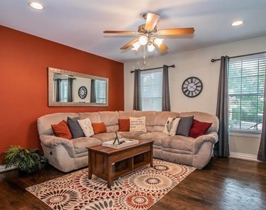 2824 Minert Street - Photo Thumbnail 8