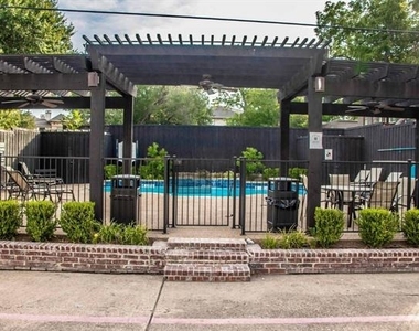 2824 Minert Street - Photo Thumbnail 26