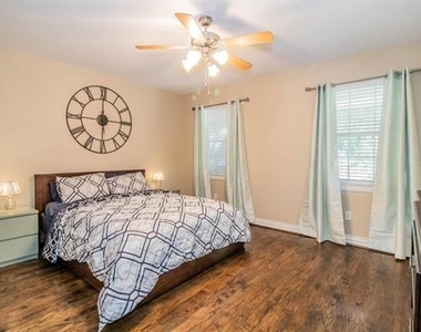 2824 Minert Street - Photo Thumbnail 14