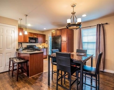 2824 Minert Street - Photo Thumbnail 3