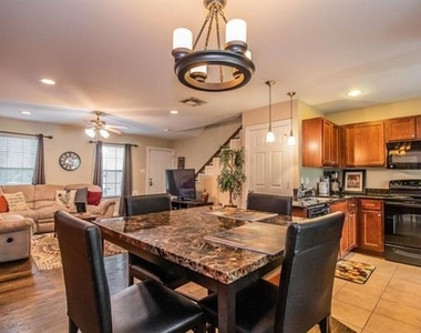 2824 Minert Street - Photo Thumbnail 4