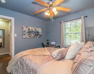 2824 Minert Street - Photo Thumbnail 20