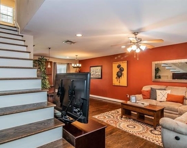 2824 Minert Street - Photo Thumbnail 10