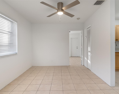 709 Se 15th Street - Photo Thumbnail 10
