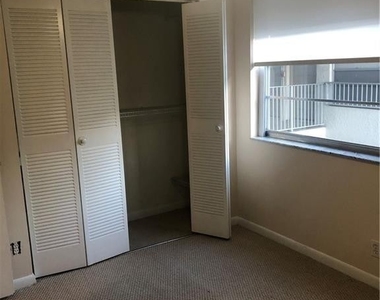 3554 University Drive - Photo Thumbnail 5