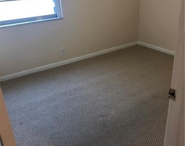 3554 University Drive - Photo Thumbnail 4