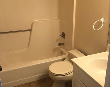 3554 University Drive - Photo Thumbnail 3