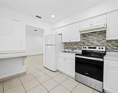 581 Nw 17th Place - Photo Thumbnail 1