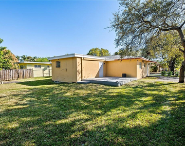 581 Nw 17th Place - Photo Thumbnail 9