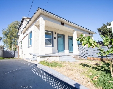 345 N Occidental Boulevard - Photo Thumbnail 14