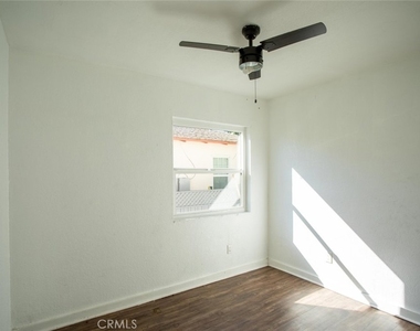 345 N Occidental Boulevard - Photo Thumbnail 4