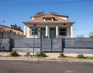 345 N Occidental Boulevard - Photo Thumbnail 17