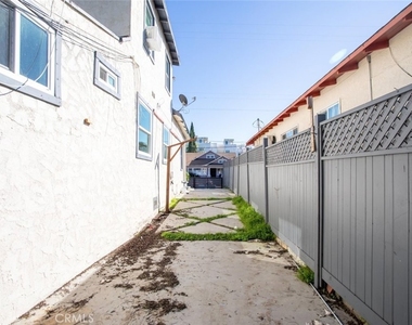 345 N Occidental Boulevard - Photo Thumbnail 12