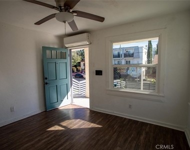 345 N Occidental Boulevard - Photo Thumbnail 2