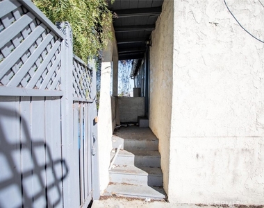 345 N Occidental Boulevard - Photo Thumbnail 11