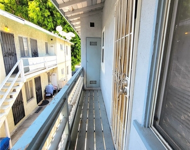 1316 1/2 Anaheim Street - Photo Thumbnail 6