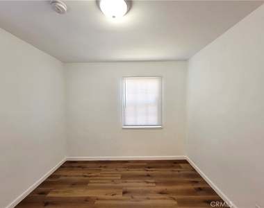 1316 1/2 Anaheim Street - Photo Thumbnail 12