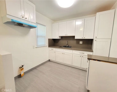 1316 1/2 Anaheim Street - Photo Thumbnail 7