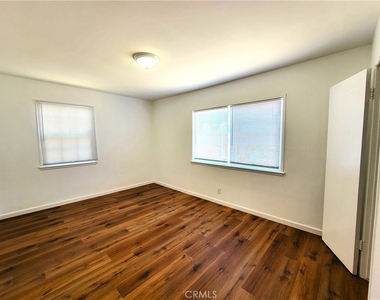 1316 1/2 Anaheim Street - Photo Thumbnail 8